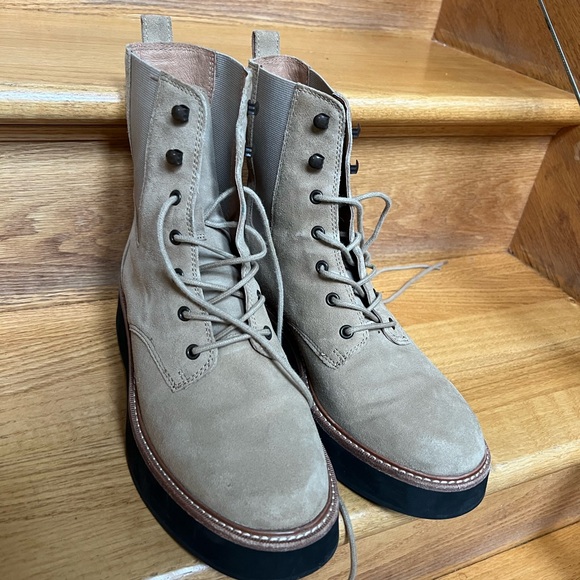 The Helen Platform Chelsea Boot in Suede size 8 - Picture 6 of 7